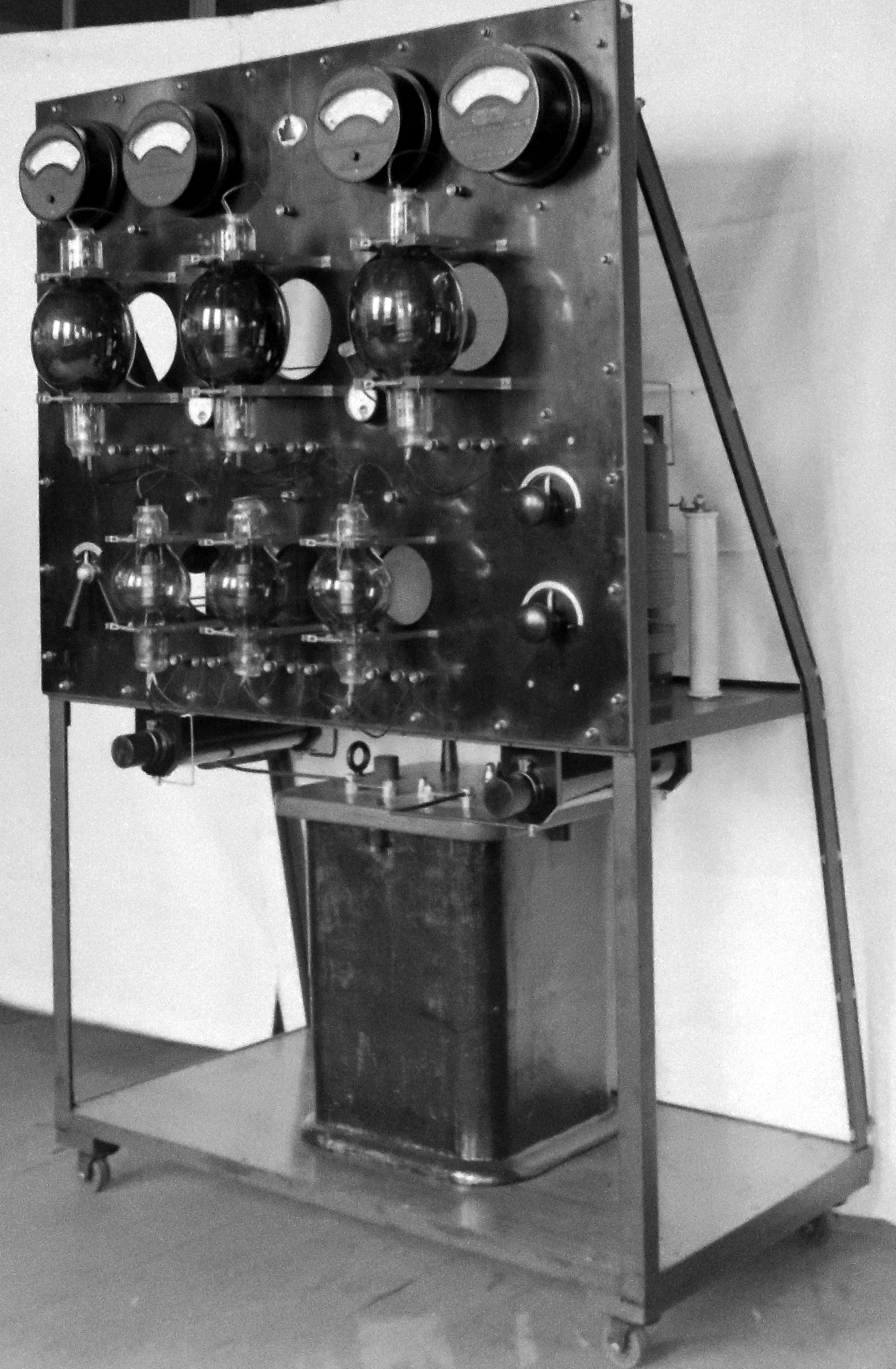 2kw_broadcast_ tx_1923_01 (2).jpg